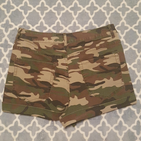 Shorts - Picture 2 of 4